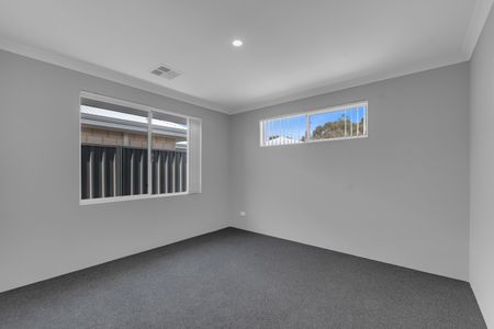 Low Maintenance 4 x 2 in Baldivis - Photo 5