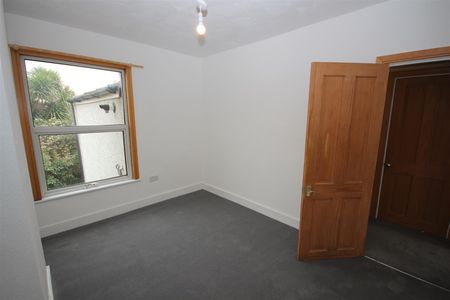 3 bedroom Terraced House to let - Photo 2