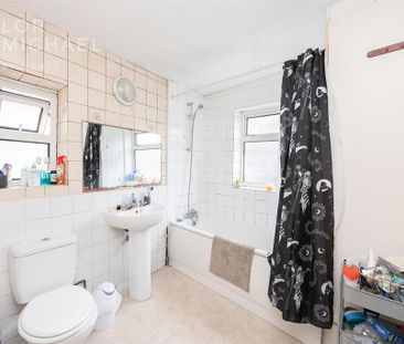 3 bedroom terraced house to rent - Photo 5