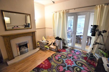 4 bedroom semi-detached house to rent - Photo 2