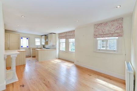 Albert Bridge Road, Battersea, London, SW11 - Photo 2