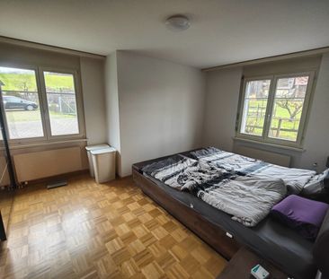 Gemütliche 4.5-Zimmerwohnung mit Sitzplatz und 2 Nasszellen! - Foto 3