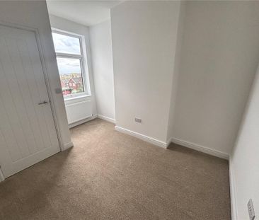 3 bedroom end of terrace house to rent - Photo 4