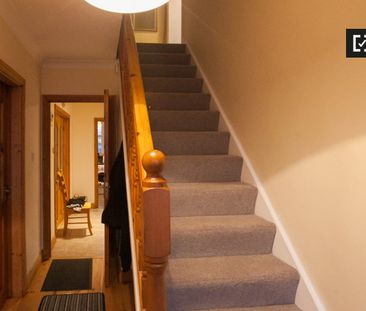 Room for rent in 5-bedroom house in Donaghmede, Dublin - Photo 5