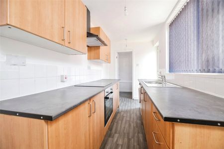 4 Bedroom House - Photo 5