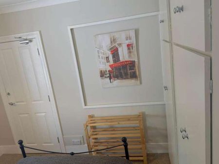 : Rupert Road, Guildford, GU2 - Photo 3