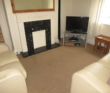 4 bedroom detached house to rent - Photo 2
