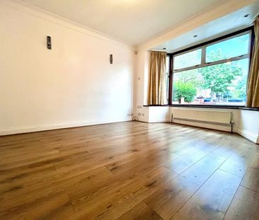 5 Bed Semi-Detached House, The Vale, NW11 - Photo 3