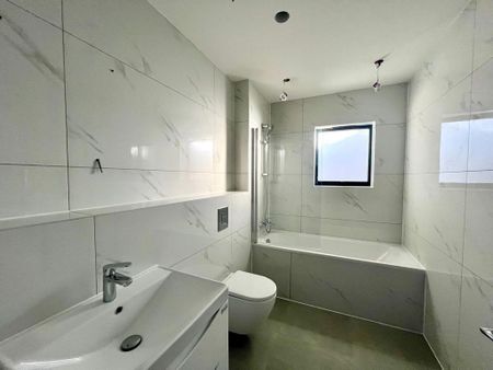 5 bedroom semi-detached house to rent - Photo 2