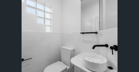 Massive Renovated Townhouse in Auchenflower - Photo 5