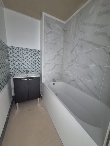 Location Appartement 2 pièces 43m² BEAUVOIS EN CAMBRESIS 59157 - Photo 3
