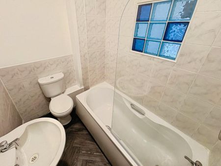 3 bedroom terraced house to rent - Photo 5