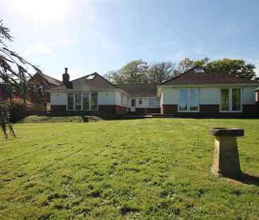 5 bedroom detached bungalow to rent - Photo 3