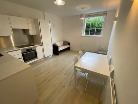 2 bedroom flat to rent - Photo 4