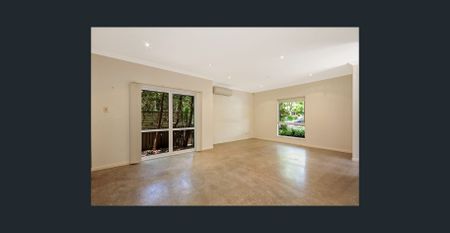 Leafy Area Extra Large Townhouse - Photo 2