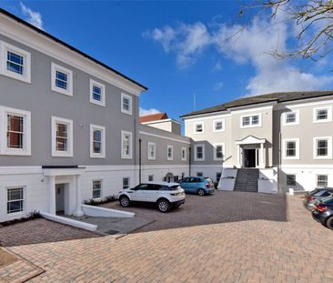 A beautifully presented two bedroom ground floor apartment, central... - Photo 2