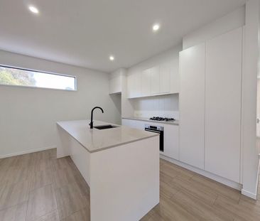 Spacious & Stylish 3-Bedroom Townhouse - Photo 6