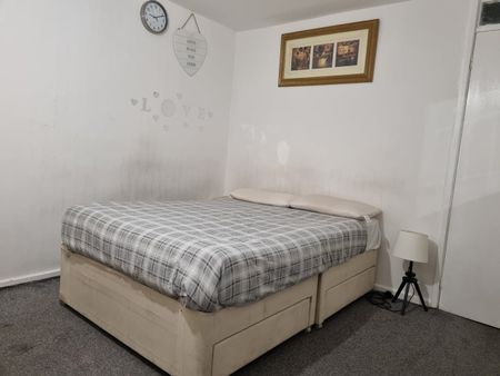 Room in a Shared House, Fernhill Way, L20 - Photo 3