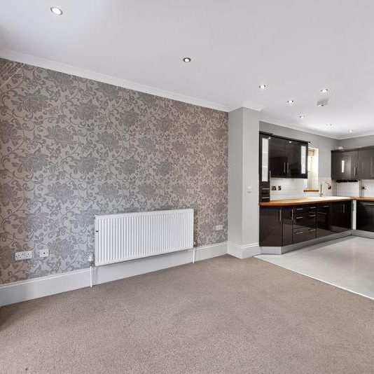 4 bedroom semi-detached house to rent - Photo 1