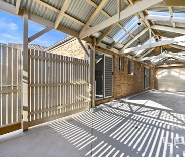 BEAUTIFULLY PRESENTED HOME WITH OUTDOOR LIVING - Photo 5