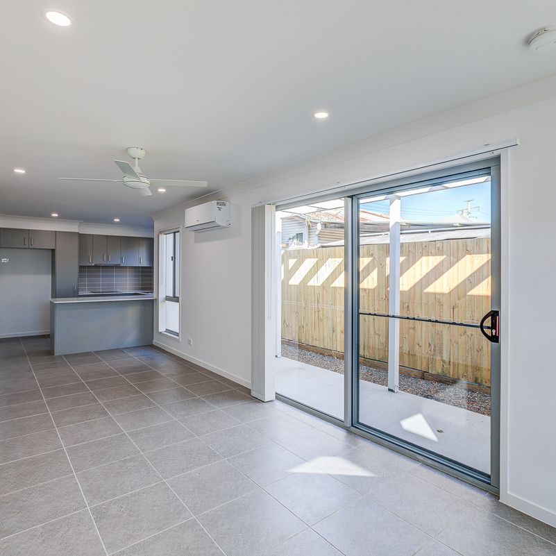 Modern 3 Bedroom Townhouse - Photo 1
