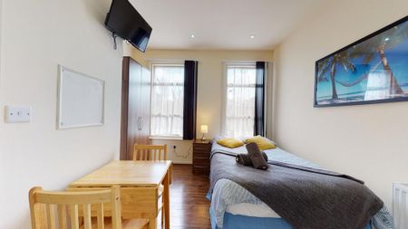 Studio to rent - Photo 2