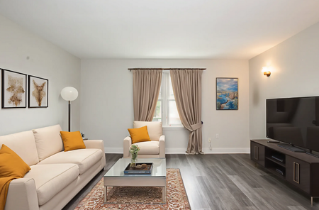 Cozy 2 Bedroom Upper Unit in Welland!! - Photo 2