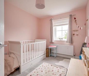 29 Sir Richard Wallace Gardens, Lisburn, BT28 3FL - Photo 3