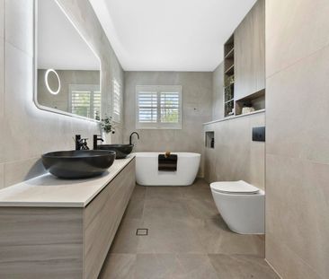 Elegant Family Home with Pool & Sauna – Premium Location - Photo 5