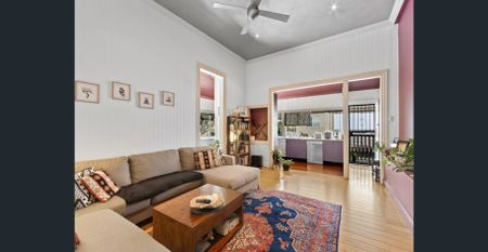 Oversized Apartment in Prime New Farm Location - Photo 2