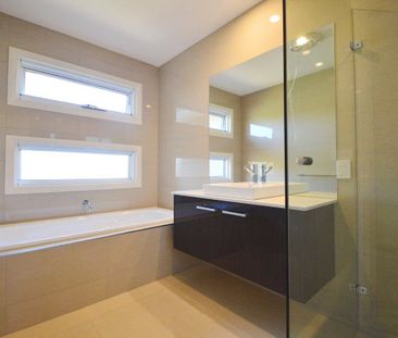 IMPRESSIVE TOWNHOUSE IN MOUNT WAVERLEY SCHOOL ZONE (STSA) - Photo 5