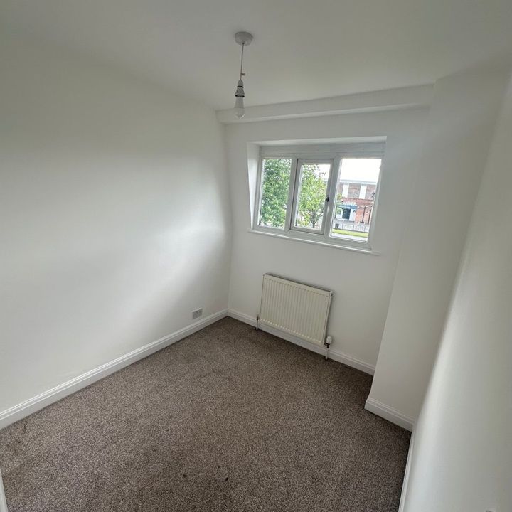 3 Bed Semi-Detached House, Ring Road, LS15 - Photo 1