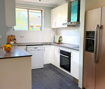 OVERSIZED 2 BEDROOM APARTMENT WITH LOCK UP GARAGE - Photo 5