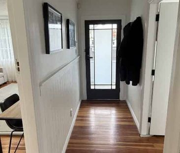 Renovated 2 Bed + 1.5 Bath Garage Huge Fenced Yard - Photo 5