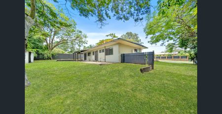 Modern Family Retreat In Boronia Heights - Photo 2