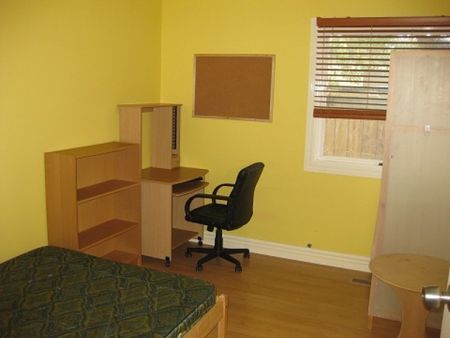 3-bedroom shared house, Meldan St - Photo 2