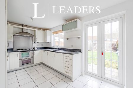 3 bedroom semi-detached to rent Deer Way, Horsham - Photo 4