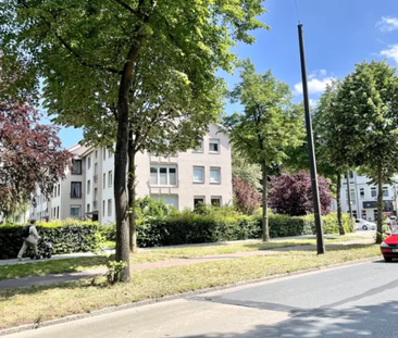 Renovierte helle 3-Zimmer-Hochparterre-Wohnung mit Balkon - Foto 1