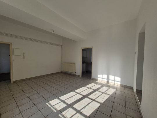 Location Appartement 4 pièces 94m² ST OMER 62500 - Photo 1