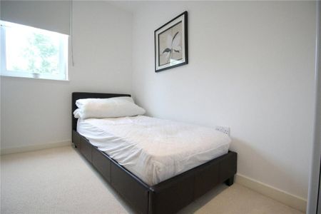 3 bedroom flat to rent - Photo 2