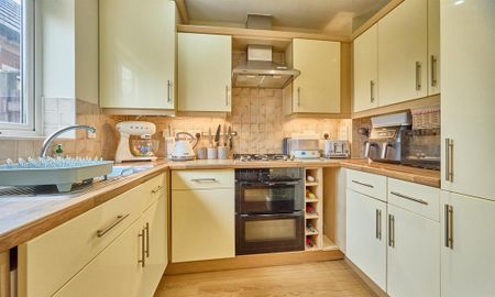 4 bedroom detached house to rent - Photo 4