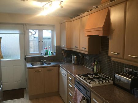 1 bedroom in a house share to rent - Photo 5