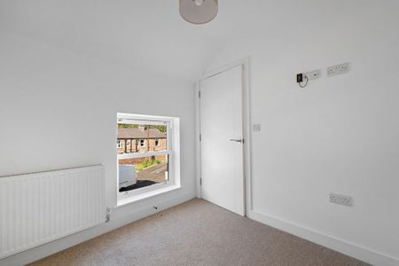 3 bedroom terraced house to rent - Photo 2