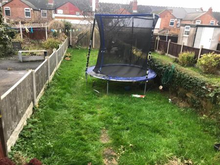 3 bedroom terraced house to rent - Photo 4