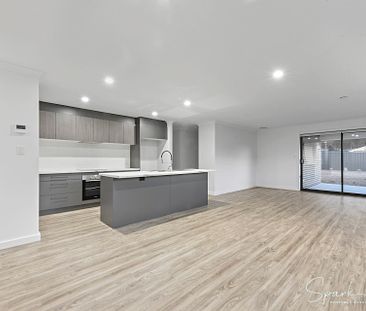 32 Fortune Drive, YOUNGTOWN - Photo 1