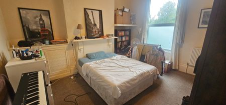 8 Bed - 35 St Michaels Road, Headingley, Leeds - LS6 3BG - Student - Photo 5