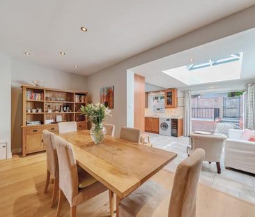 4 bedroom terraced house to rent - Photo 3