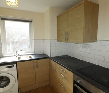 Frizley Gardens, Bradford - Photo 6