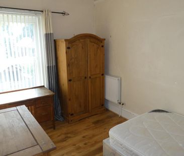 8 bedroom semi-detached house to rent - Photo 2