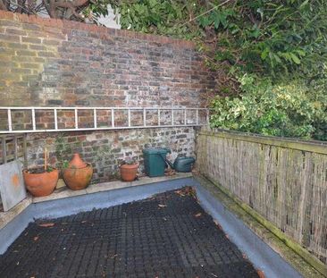 Grovehill Road, Redhill, Surrey, RH1 - Photo 4